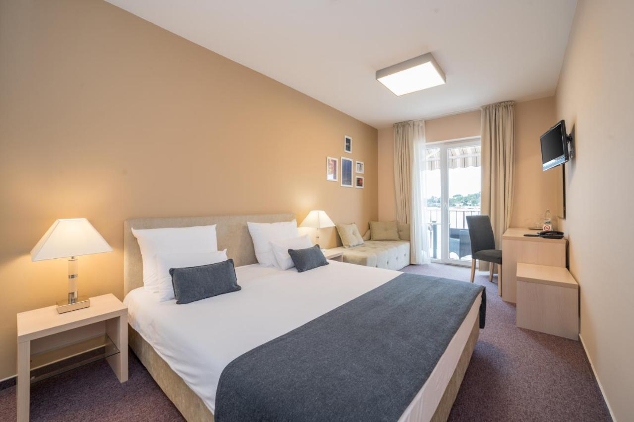 Hotel Zlatna Vala Umag Luaran gambar