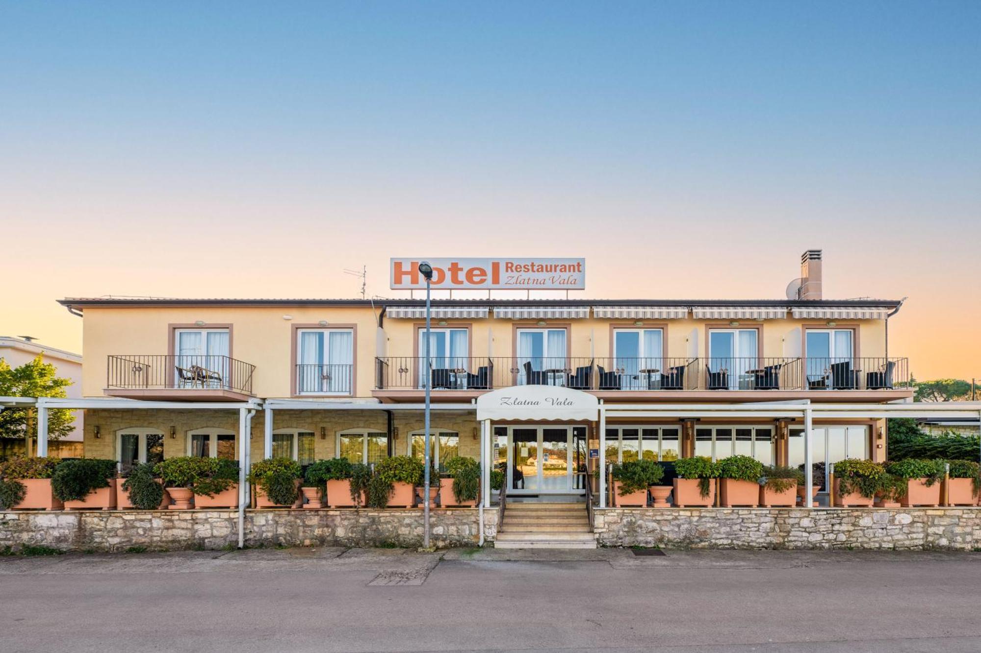 Hotel Zlatna Vala Umag Luaran gambar